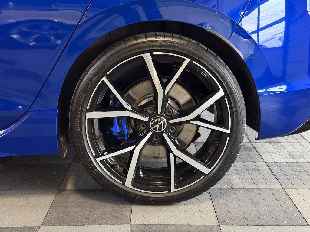 Used 2024 Volkswagen Golf R AWD/4WD image 32