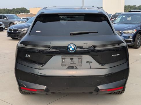 Used 2024 BMW iX xDrive50 w/ Sport Package AWD/4WD image 6