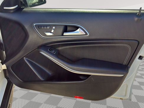 Used 2019 Mercedes-Benz GLA 250 4MATIC image 9