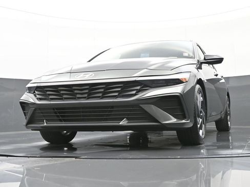 Certified 2025 Hyundai Elantra Sport image 42