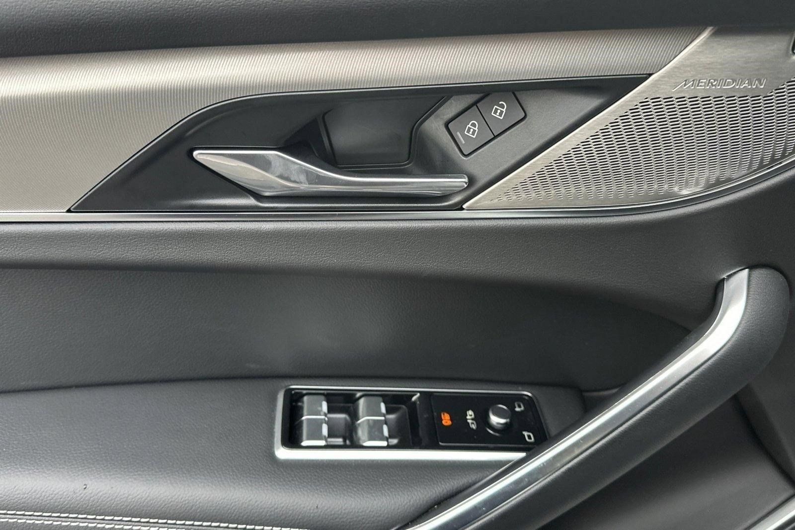 New 2025 Jaguar F-PACE R-Dynamic S AWD/4WD image 13