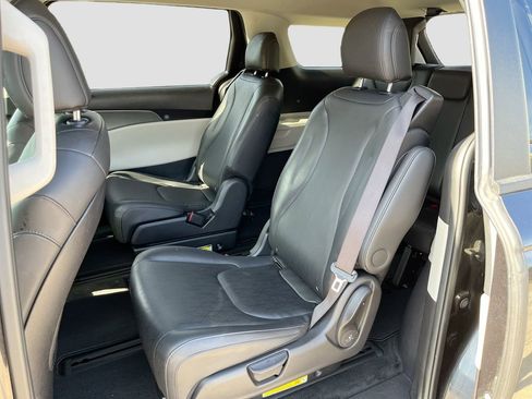 Certified 2024 Kia Carnival LX image 22