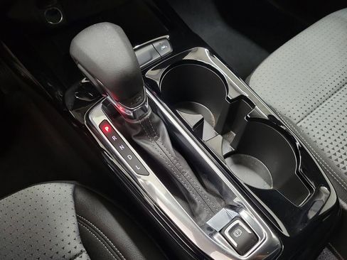 Used 2025 Chevrolet Trax LT image 30