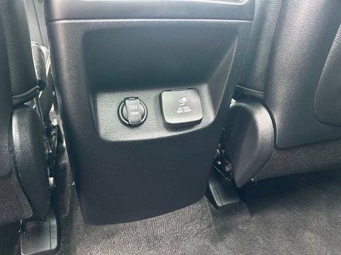 Used 2023 Hyundai Palisade Limited w/ Winter Package FWD image 47