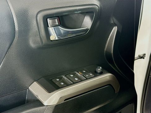 Certified 2022 Toyota Tacoma Limited image 17