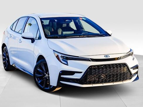 Used 2024 Toyota Corolla SE image 2