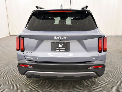 Certified 2023 Kia Sorento S w/ Panoramic Sunroof Package image 6