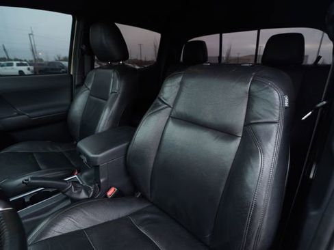 Used 2019 Toyota Tacoma TRD Off-Road image 34