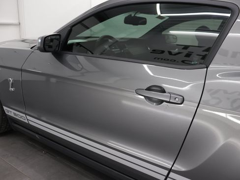 Used 2011 Ford Mustang Shelby GT500 RWD image 33