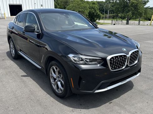 Used 2025 BMW X4 xDrive30i AWD/4WD image 2