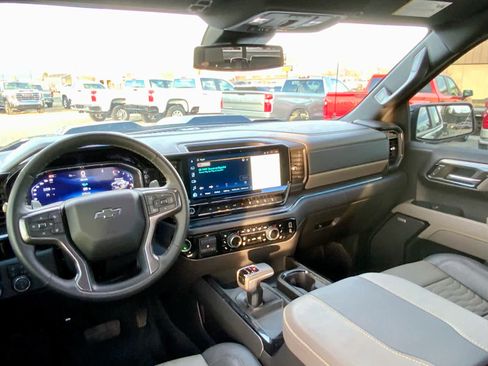 Certified 2025 Chevrolet Silverado 1500 ZR2 image 38