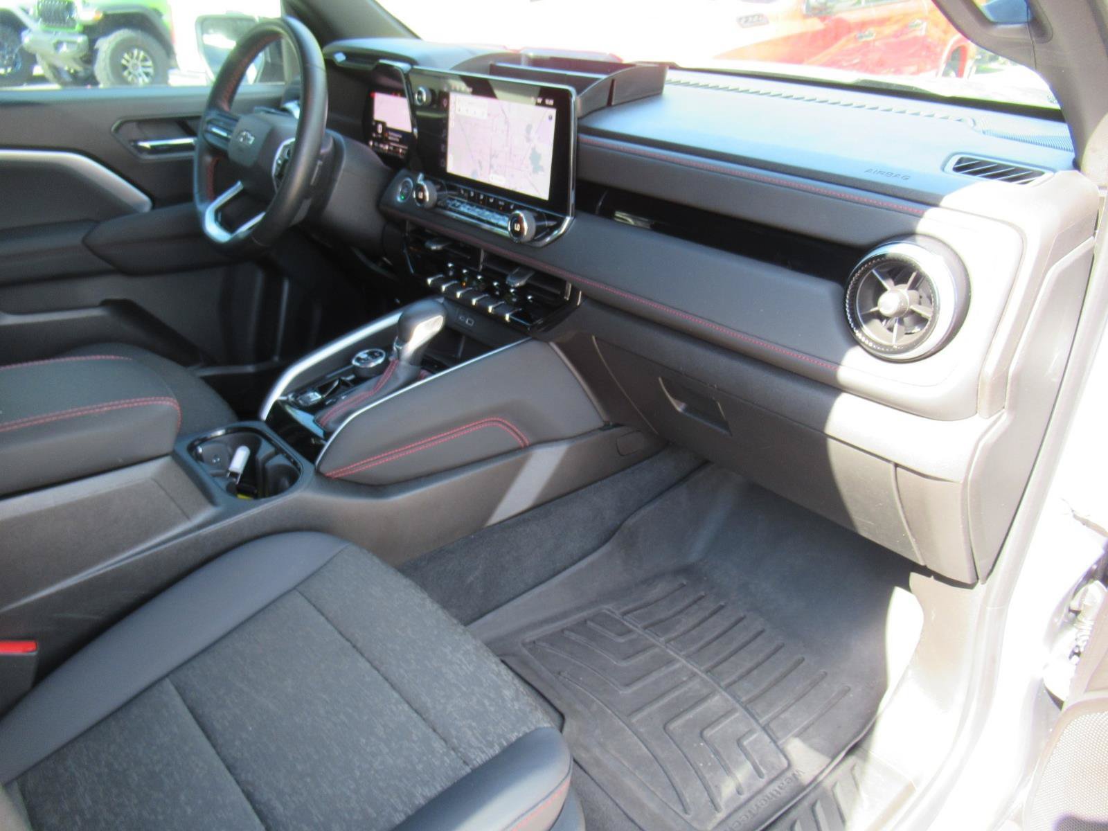 Used 2024 Chevrolet Colorado Z71 w/ Z71 Convenience Package 2 AWD/4WD image 11