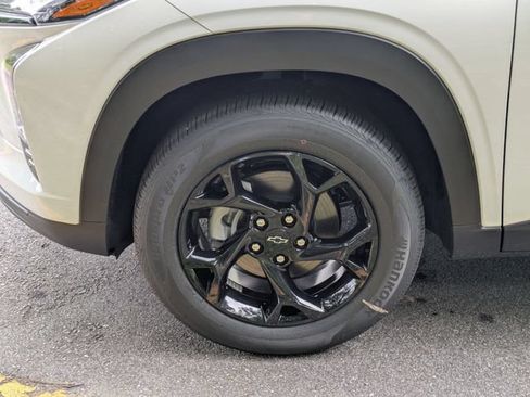 New 2026 Chevrolet Trax LT w/ Sunroof Package FWD image 7