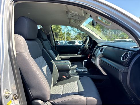 Used 2017 Toyota Tundra SR5 w/ SR5 Upgrade Package image 9