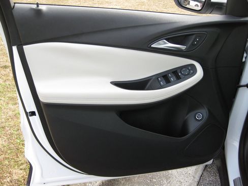 Used 2020 Buick Encore GX Select image 10