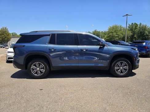 Used 2024 Chevrolet Traverse LT w/ LPO, Floor Liner Package FWD image 9