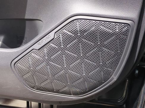 Used 2019 Toyota RAV4 XLE w/ Convenience Package image 31