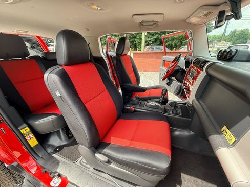 Used 2012 Toyota FJ Cruiser 4WD w/ Upgrade Pkg II image 19