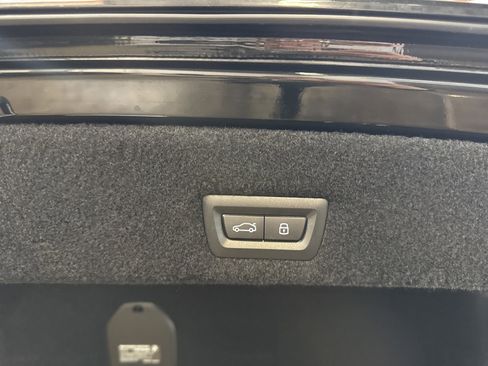 Used 2025 BMW i7 xDrive60 w/ Executive Package image 25