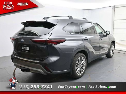 Used 2024 Toyota Highlander Platinum AWD/4WD image 17