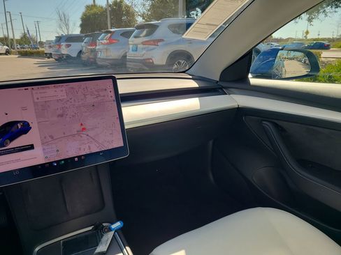 Used 2021 Tesla Model 3 Standard Range Plus image 22