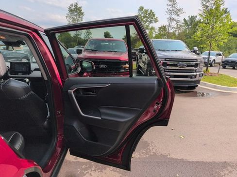 Used 2019 Toyota RAV4 LE w/ Carpet Mat Package AWD/4WD image 16