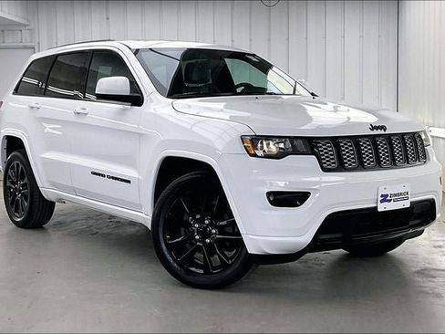 Used 2018 Jeep Grand Cherokee Altitude AWD/4WD image 35