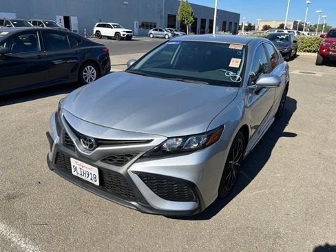 Used 2024 Toyota Camry SE FWD image 1