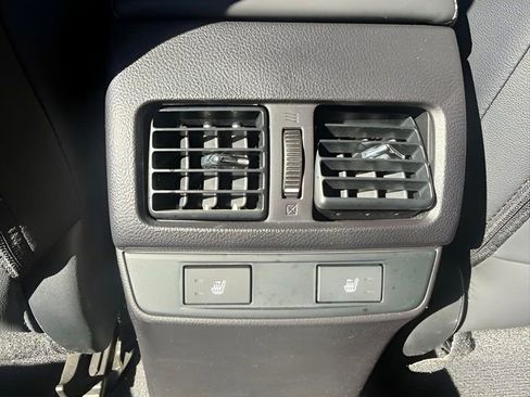 Used 2017 Subaru Outback 2.5i Limited image 12