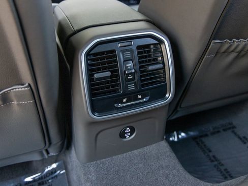 Certified 2025 Porsche Macan image 41