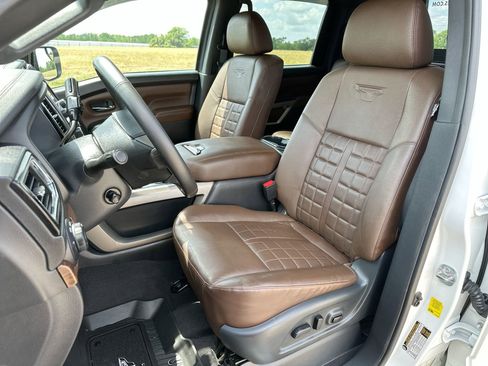 Used 2023 Nissan Titan Platinum Reserve w/ Moonroof Package AWD/4WD image 11