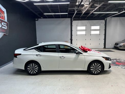 Used 2025 Nissan Altima 2.5 SV image 9