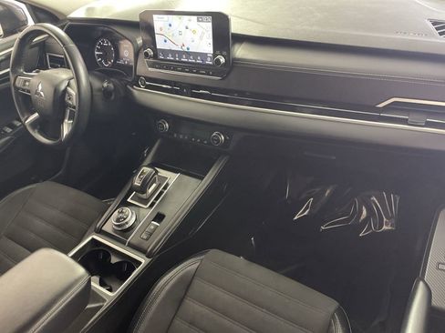 Used 2024 Mitsubishi Outlander SE image 27