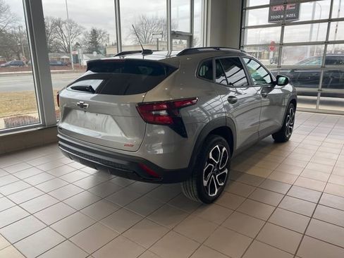 Used 2024 Chevrolet Trax RS w/ Sunroof Package image 7