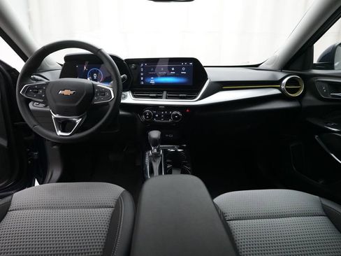 Used 2024 Chevrolet Trax LT w/ Driver Confidence Package FWD image 5