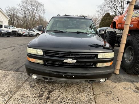 Used 2004 Chevrolet Suburban Z71 w/ Preferred Equipment Group image 3