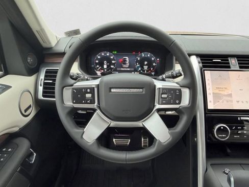 New 2026 Land Rover Discovery Dynamic SE image 15