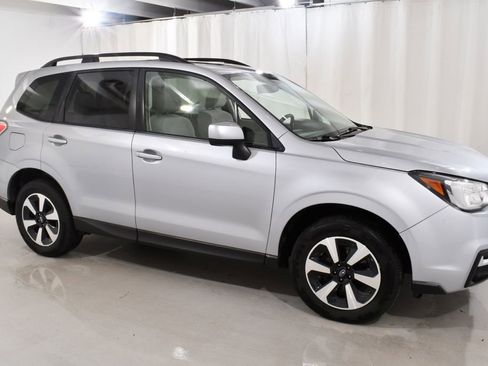 Used 2017 Subaru Forester 2.5i Premium w/ All-Weather Package image 5