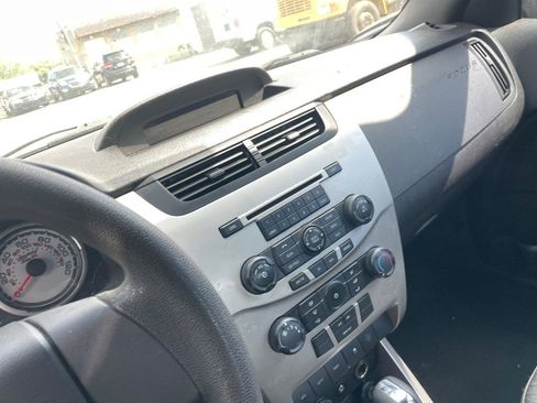 Used 2010 Ford Focus SE image 13