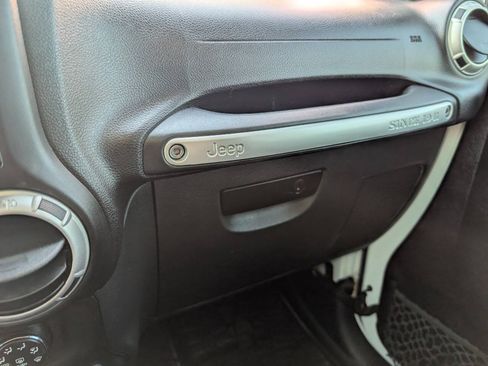 Used 2014 Jeep Wrangler Unlimited Sahara AWD/4WD image 29