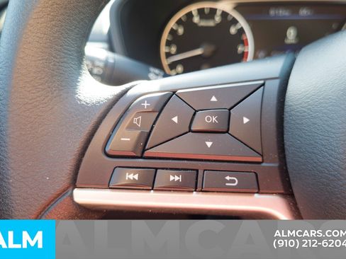 Used 2025 Nissan Altima 2.5 SV FWD image 15