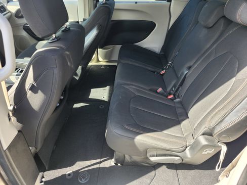 Used 2018 Chrysler Pacifica Touring Plus w/ Tire & Wheel Group image 5