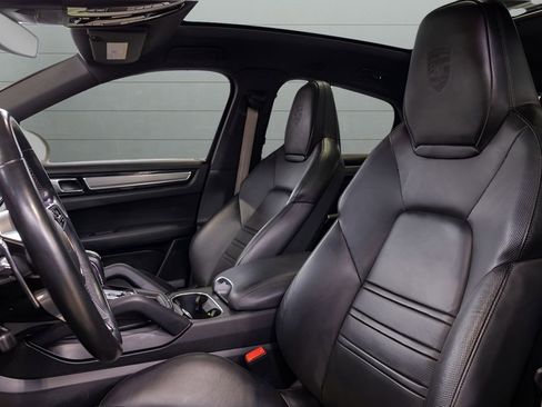 Used 2023 Porsche Cayenne Coupe AWD/4WD image 44