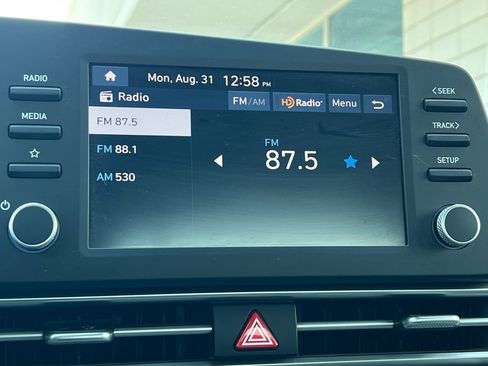 Used 2024 Hyundai Elantra SE FWD image 17