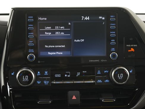 Used 2021 Toyota Highlander XLE FWD image 16