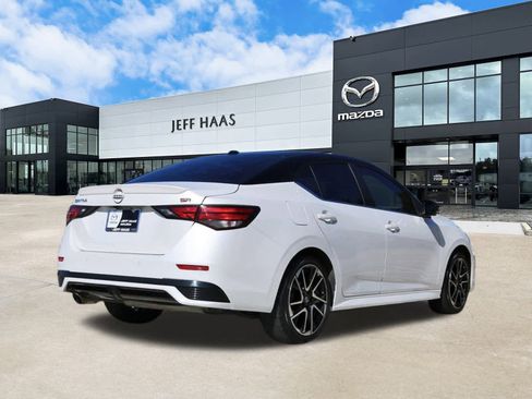 Used 2024 Nissan Sentra SR w/ SR Premium Package image 3