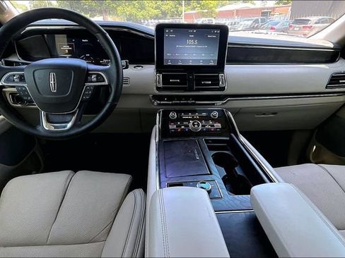 Used 2021 Lincoln Navigator Reserve w/ Luxury Package AWD/4WD image 6