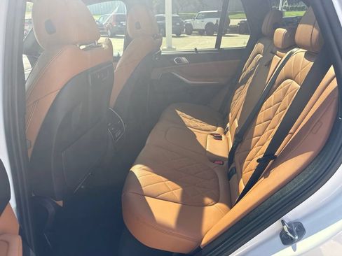 Used 2023 BMW X5 xDrive40i w/ M Sport Package AWD/4WD image 9