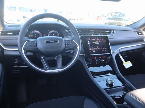 New 2025 Jeep Grand Cherokee Laredo image 2