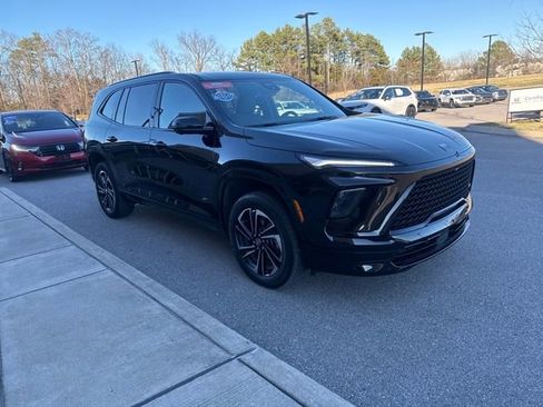 Used 2025 Buick Enclave Sport Touring image 6